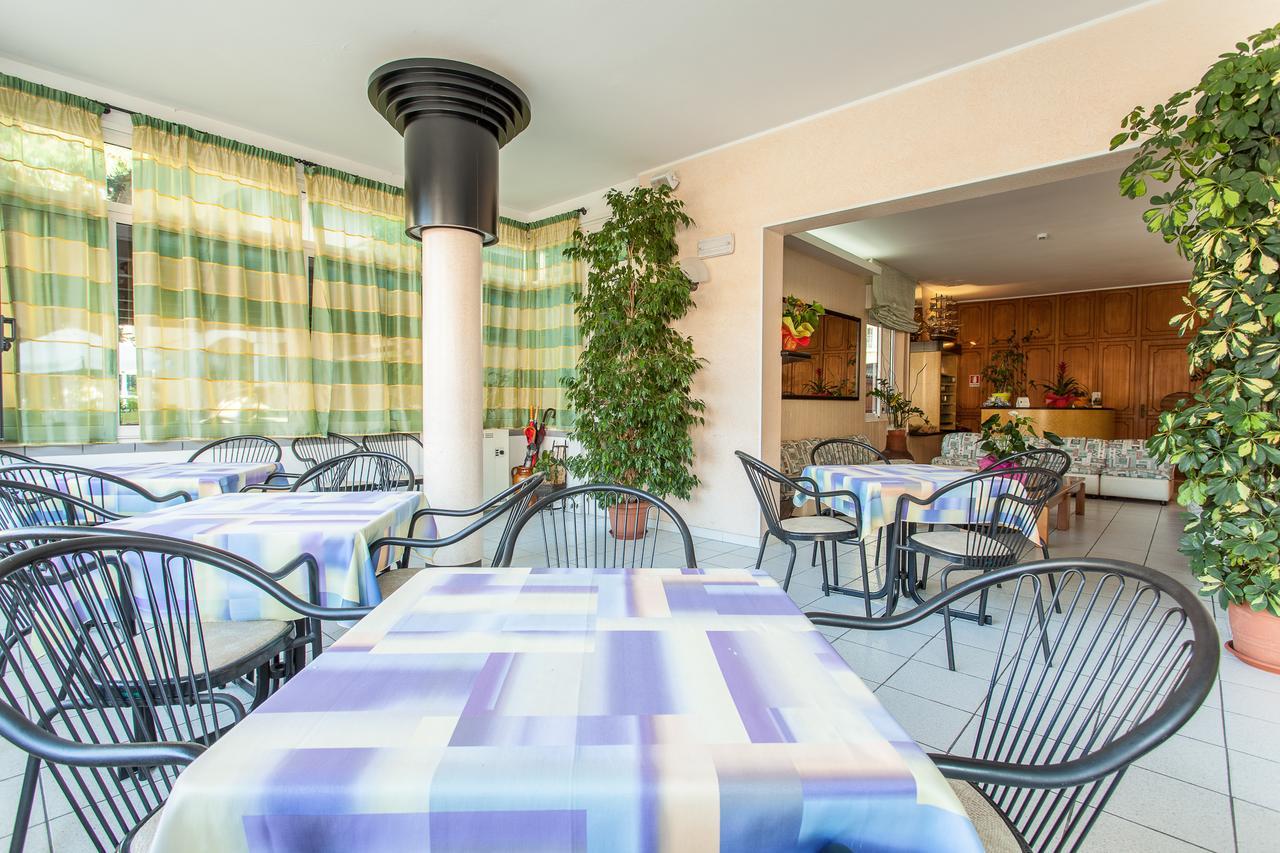 Hotel Benvenuti Gatteo a Mare Exterior photo